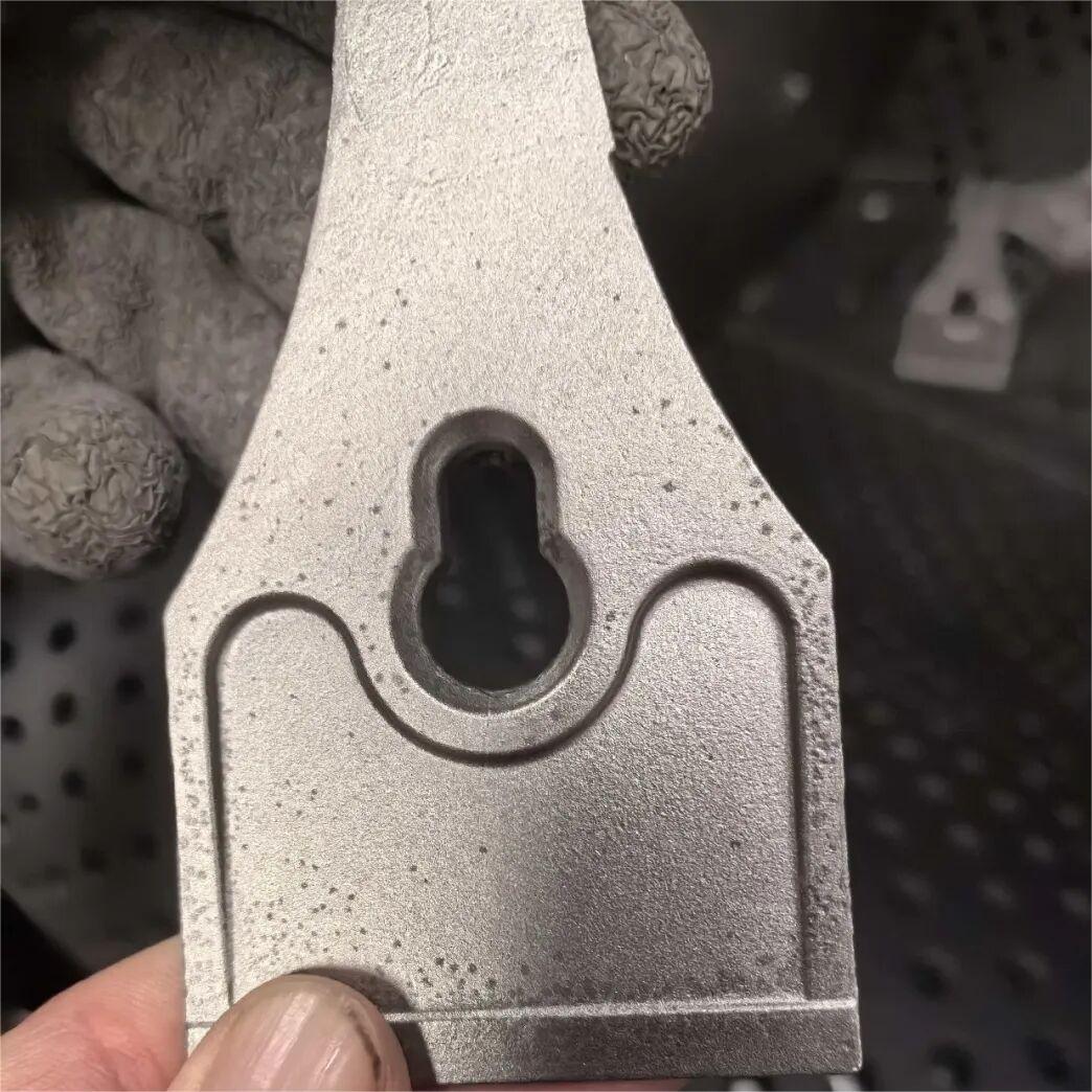 Gumagawa ng 410 hindi kinakalawang na asero na bahagi na may silica sol, tumitimbang ng 205 gramo, na may mga depekto sa ibabaw ng oksihenasyon: mga sanhi at solusyon